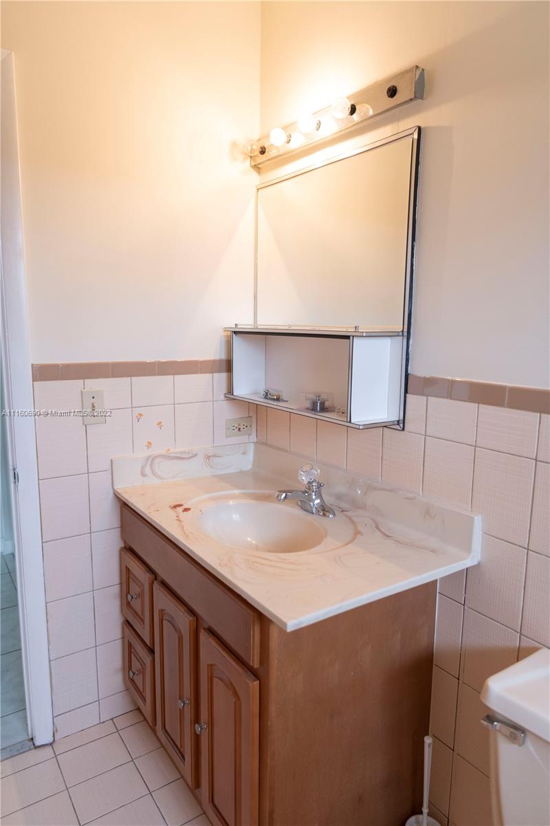 PORT LARGO - Residential Lease