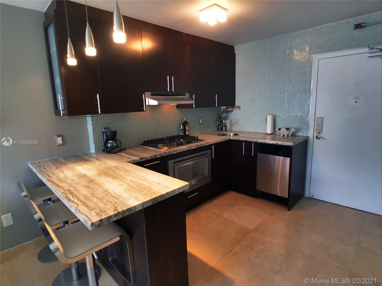 HAMPTON ON WASHINGTON AV - Residential