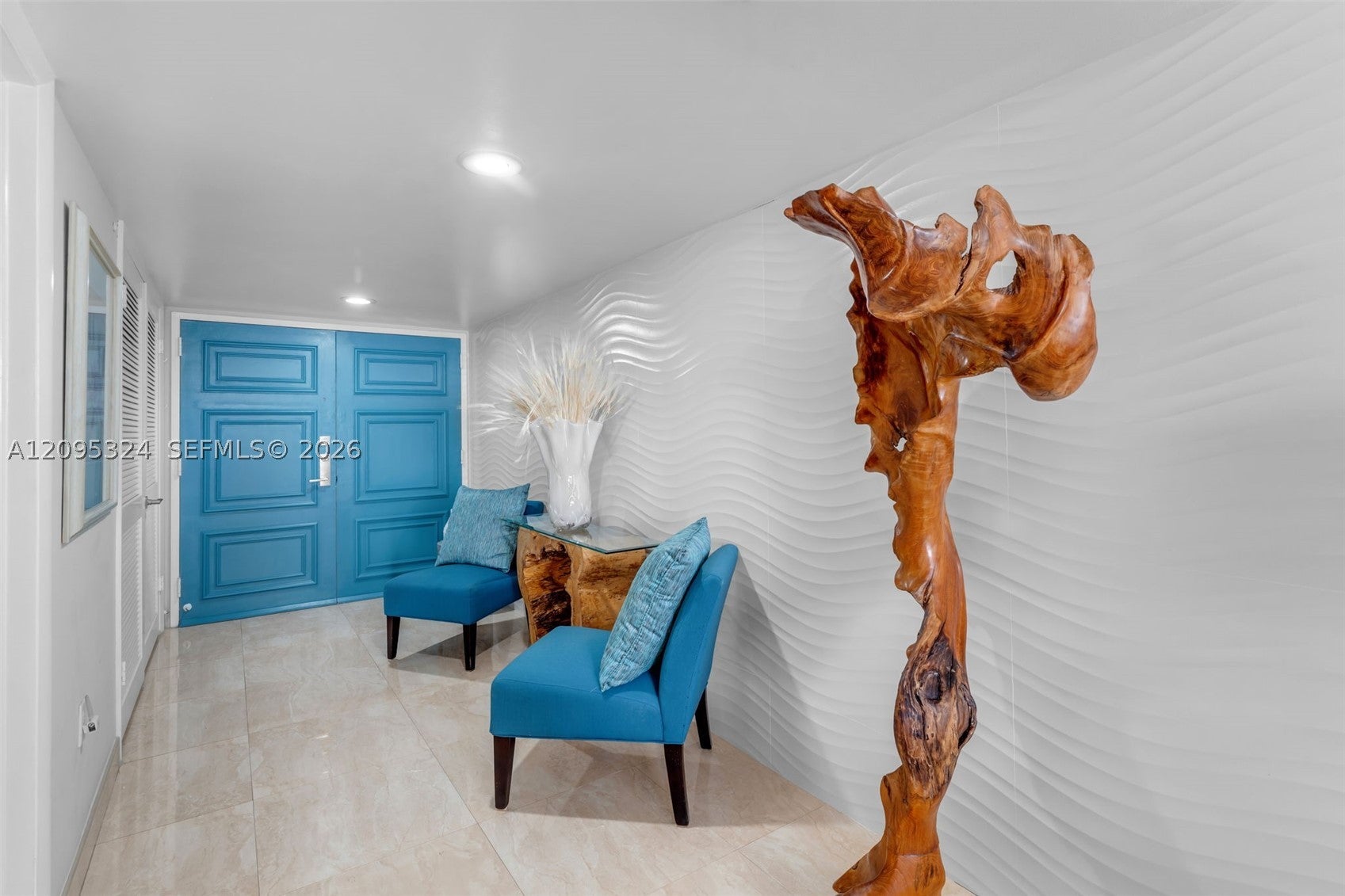 6423 Collins Ave 901