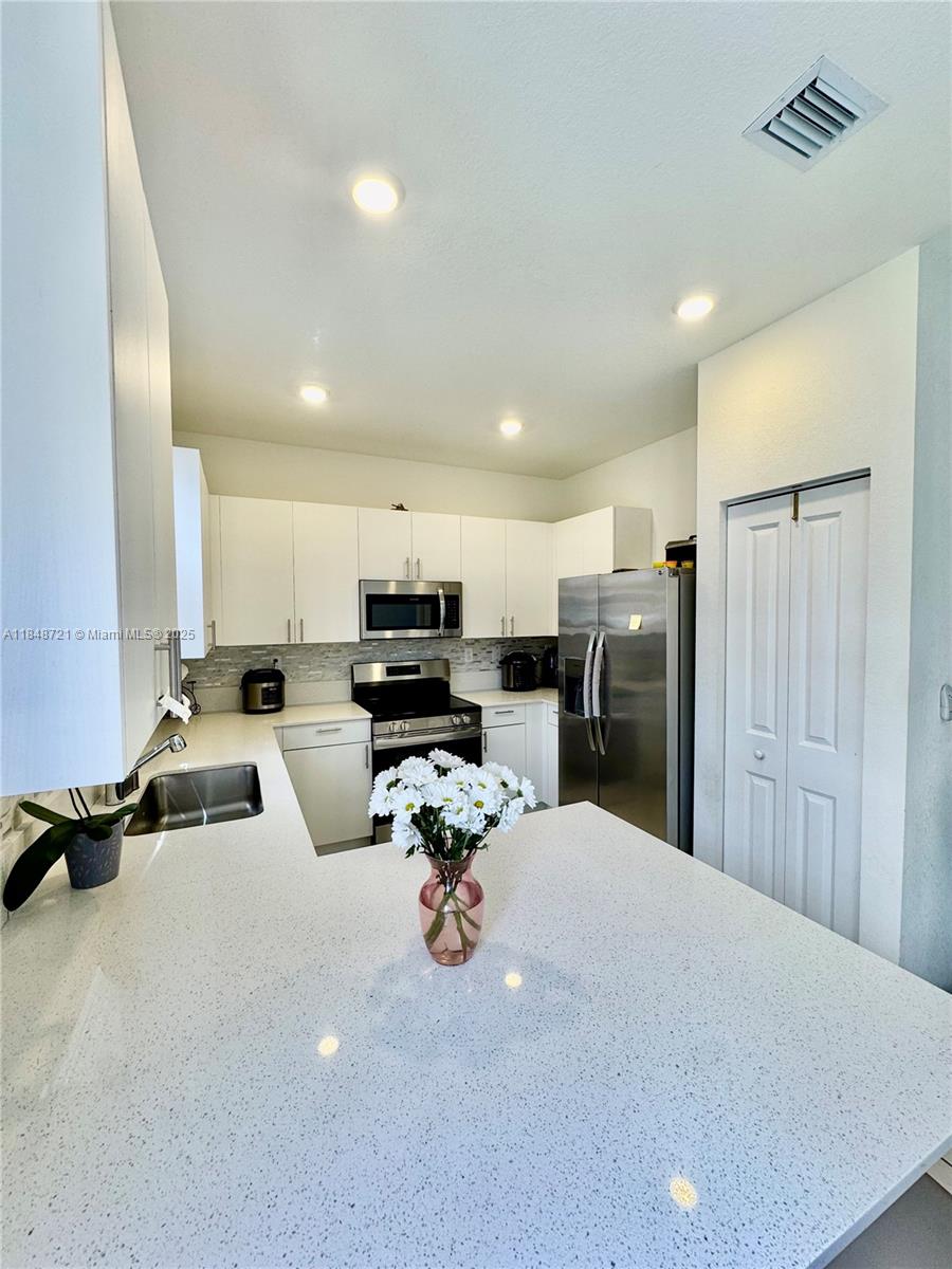 KENDALL ASSEMBLAGE NORTH - Residential