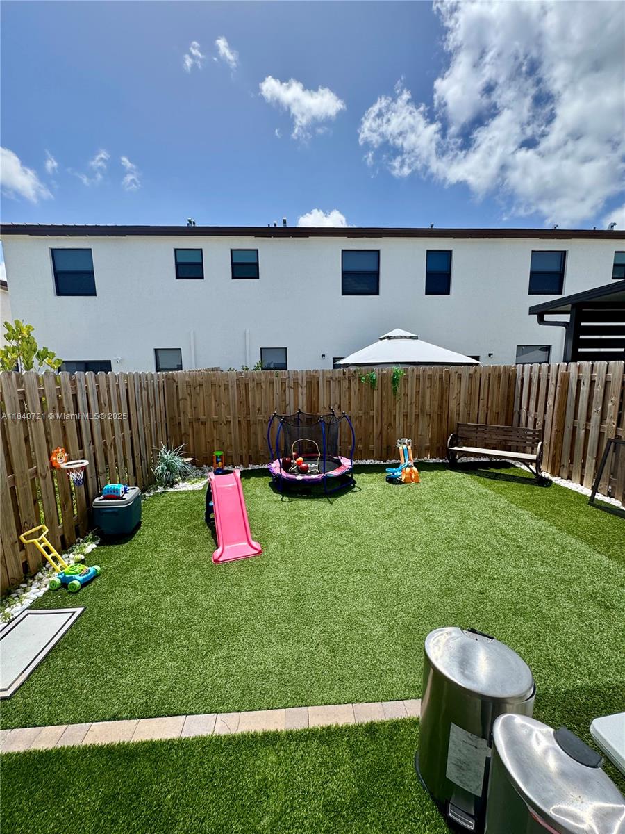 KENDALL ASSEMBLAGE NORTH - Residential