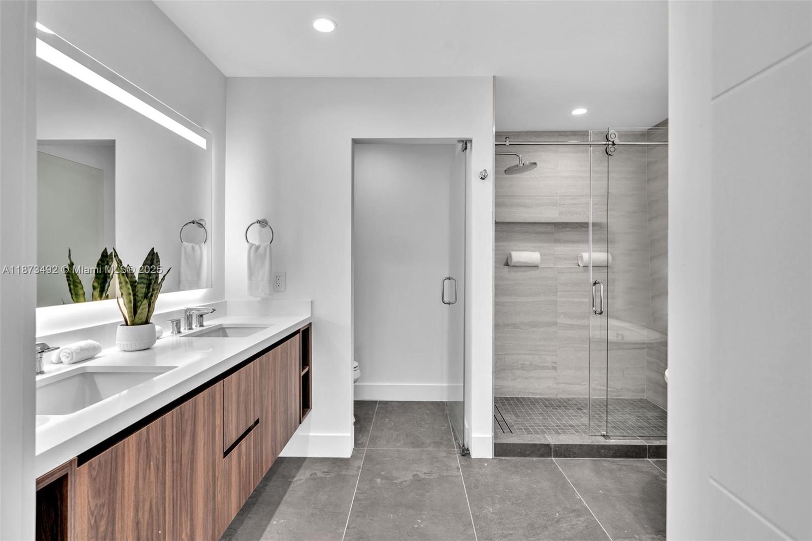 EAST SHENANDOAH - Residential