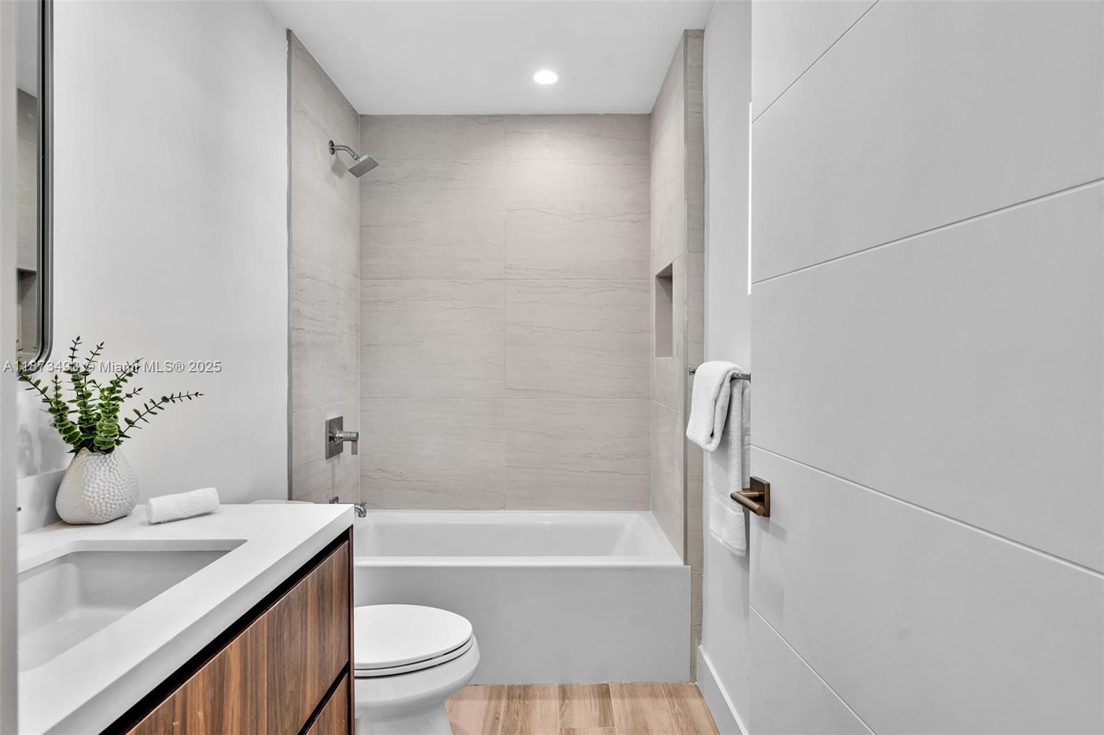 EAST SHENANDOAH - Residential