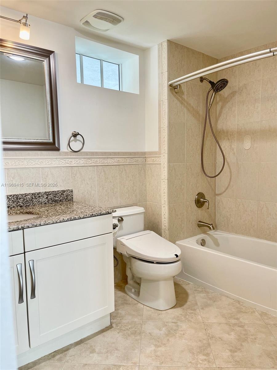 DOWNTOWN DADELAND CONDO N - Residential Lease