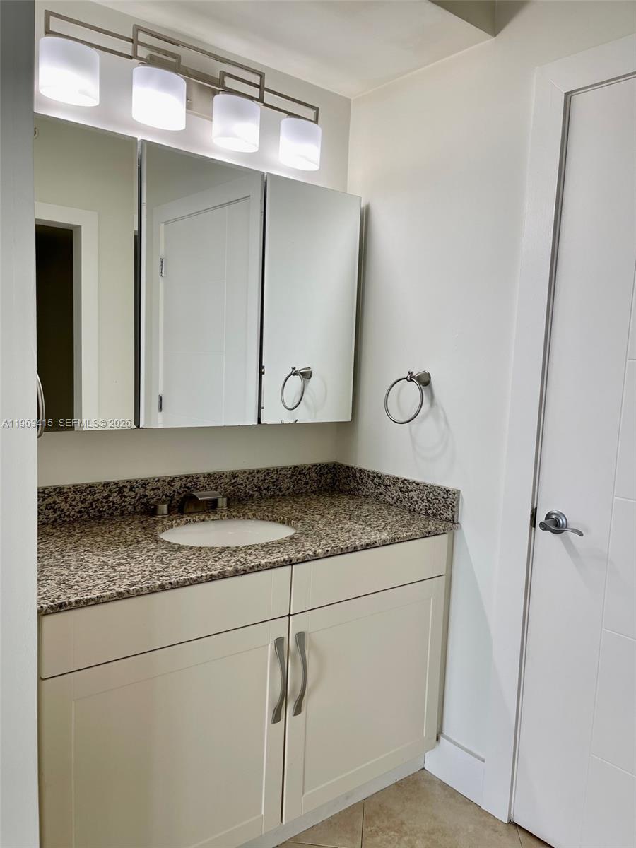 DOWNTOWN DADELAND CONDO N - Residential Lease