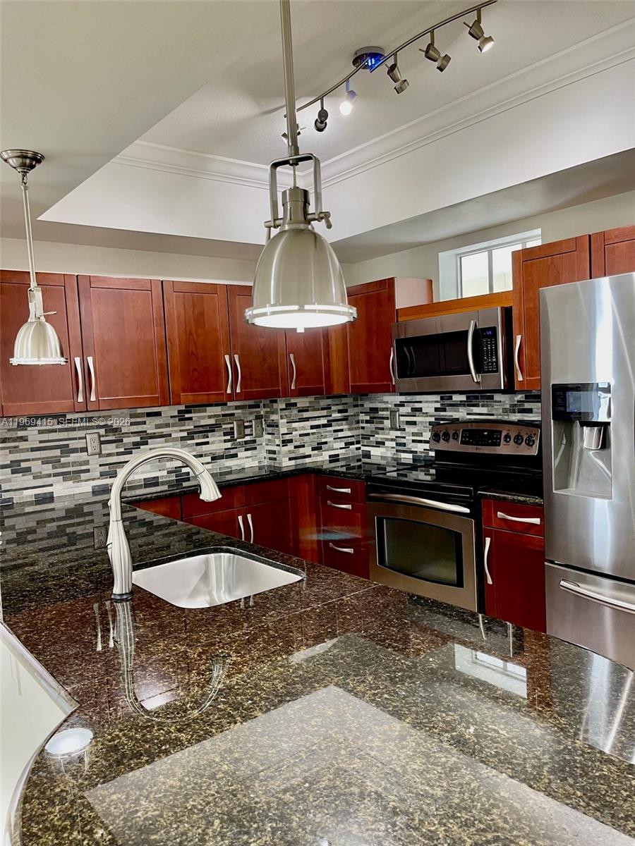 DOWNTOWN DADELAND CONDO N - Residential Lease