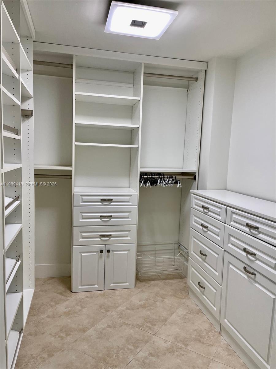 DOWNTOWN DADELAND CONDO N - Residential Lease