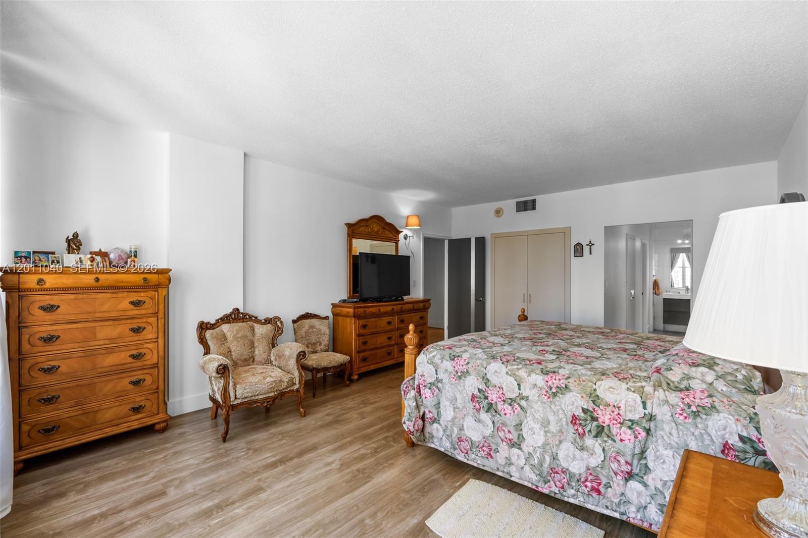 IMPERIAL TOWERS CONDO - Residential