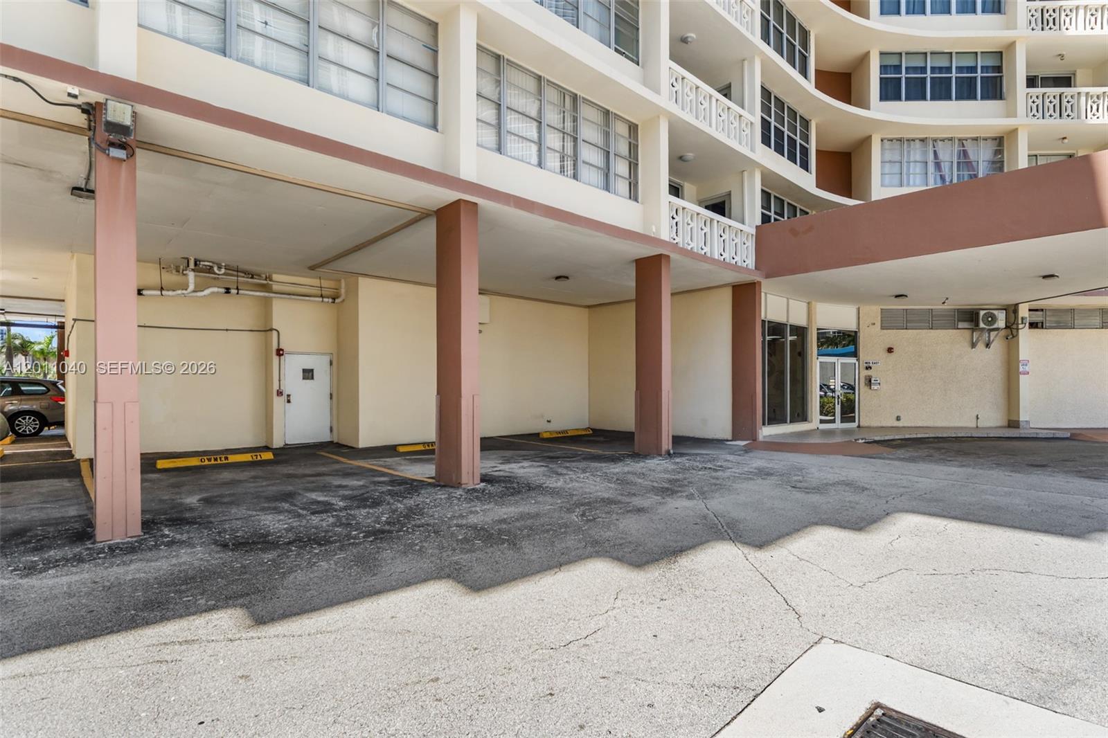IMPERIAL TOWERS CONDO - Residential