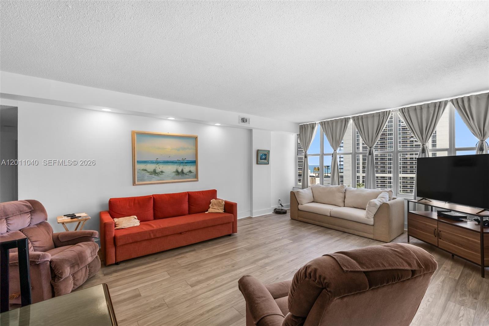 IMPERIAL TOWERS CONDO - Residential