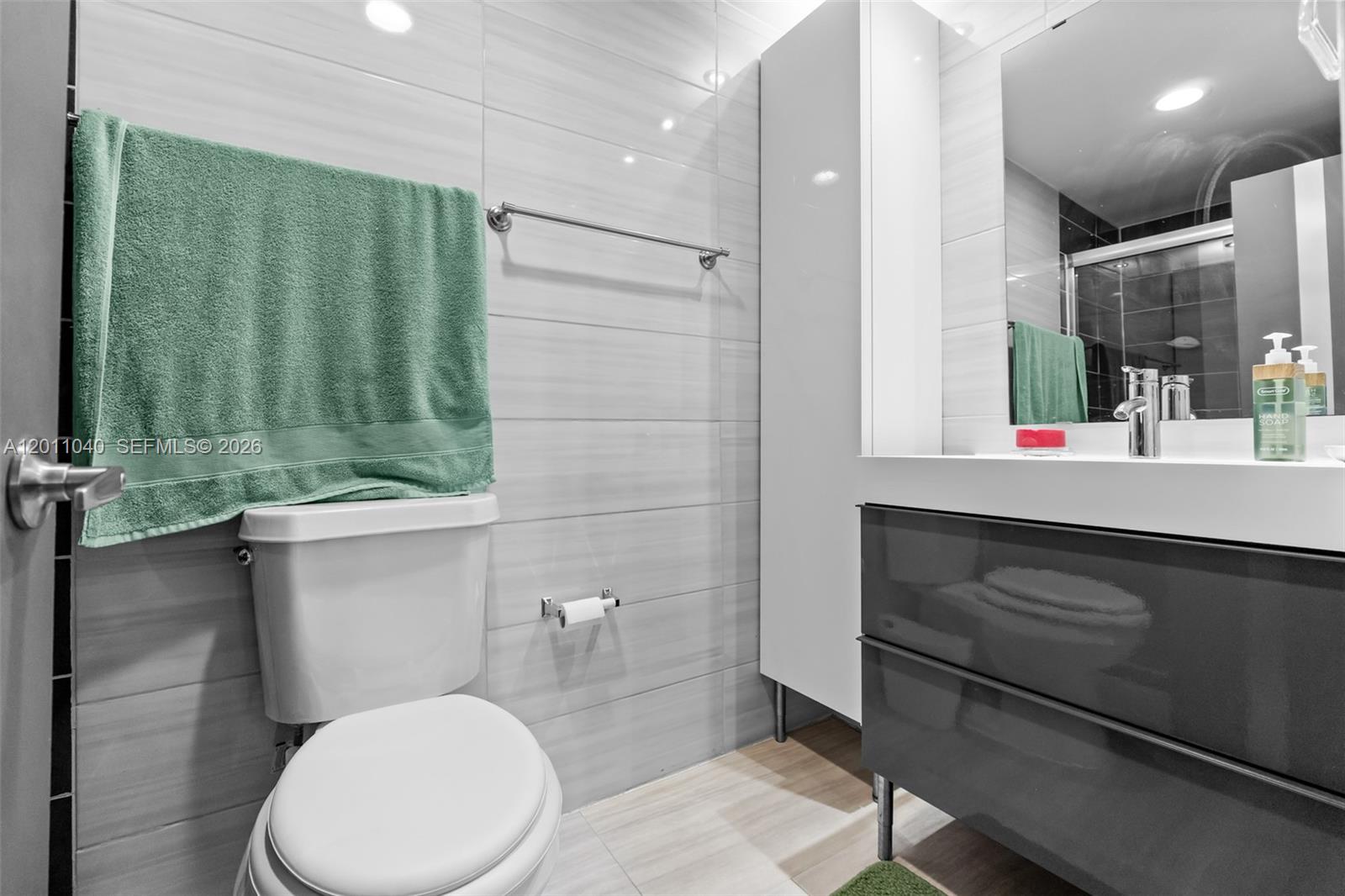IMPERIAL TOWERS CONDO - Residential
