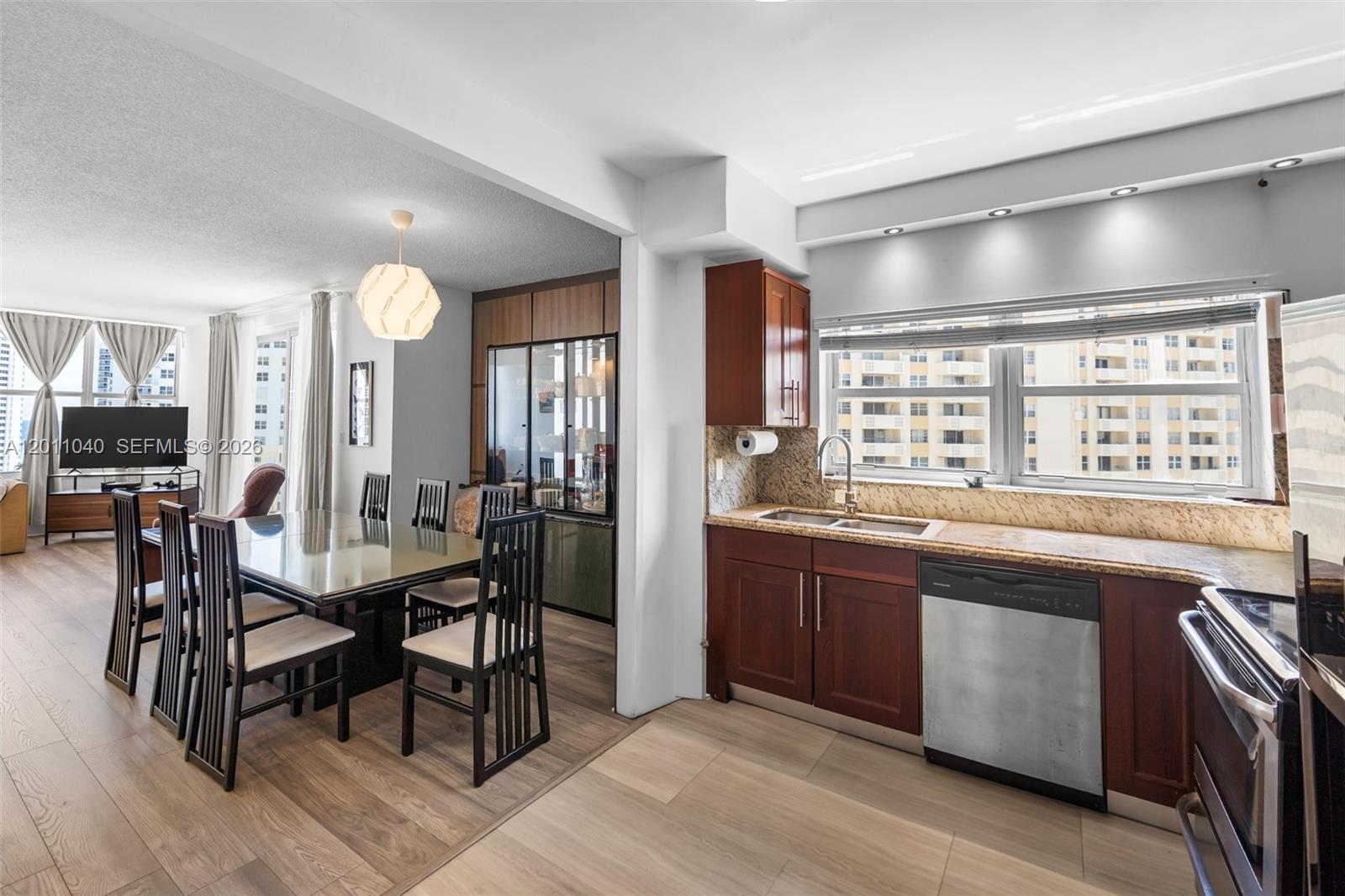 IMPERIAL TOWERS CONDO - Residential