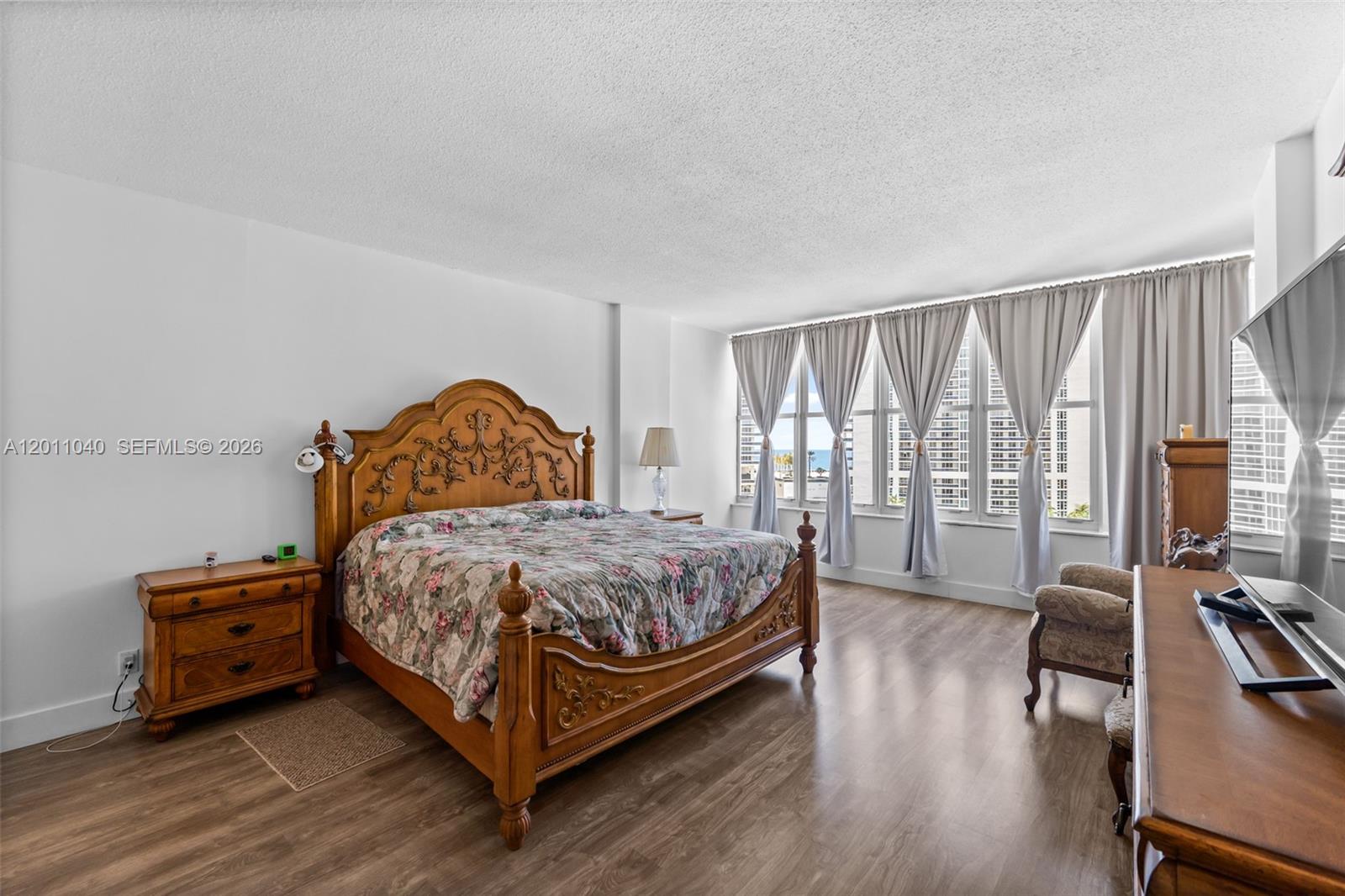 IMPERIAL TOWERS CONDO - Residential