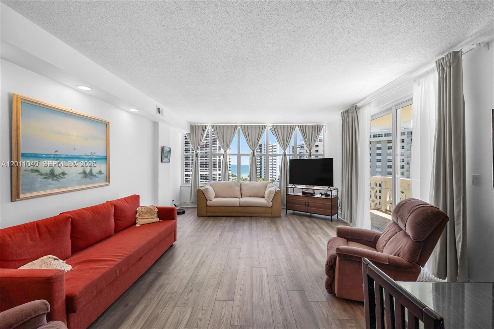 IMPERIAL TOWERS CONDO - Residential