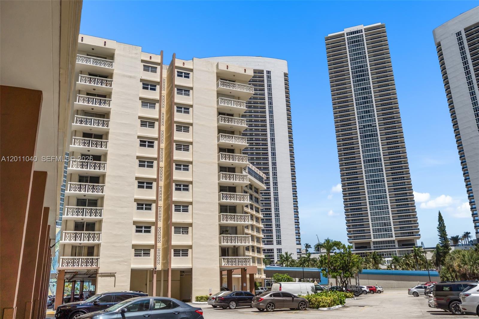 IMPERIAL TOWERS CONDO - Residential