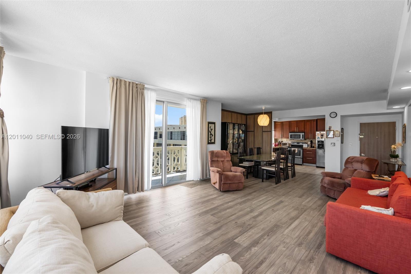 IMPERIAL TOWERS CONDO - Residential