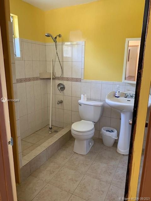 BISCAYNE GARDENS SEC E PA - Residential Lease