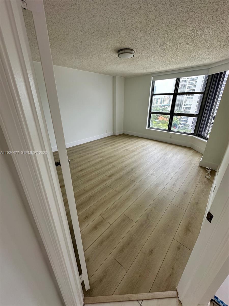 MYSTIC POINTE TOWER 500 C - Residential