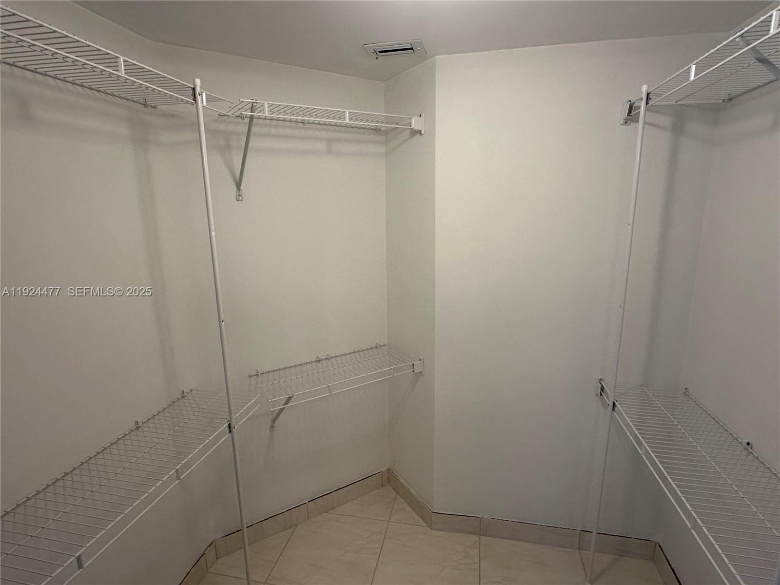 MYSTIC POINTE TOWER 500 C - Residential