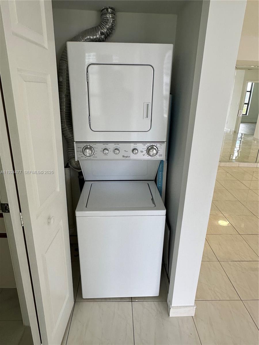 MYSTIC POINTE TOWER 500 C - Residential