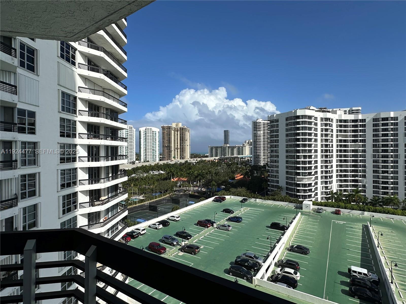MYSTIC POINTE TOWER 500 C - Residential