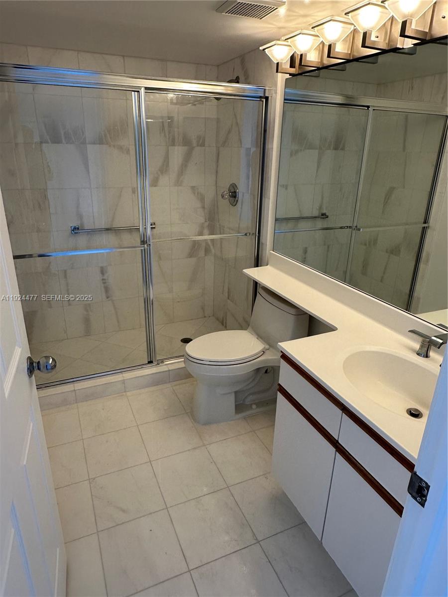 MYSTIC POINTE TOWER 500 C - Residential