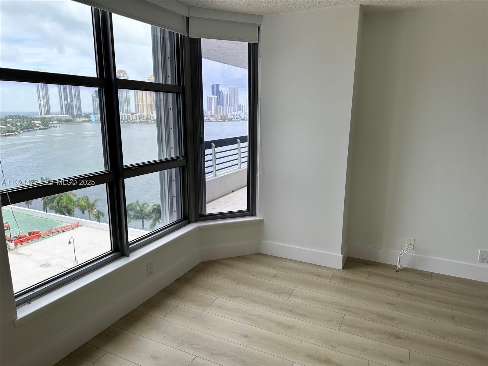 MYSTIC POINTE TOWER 500 C - Residential