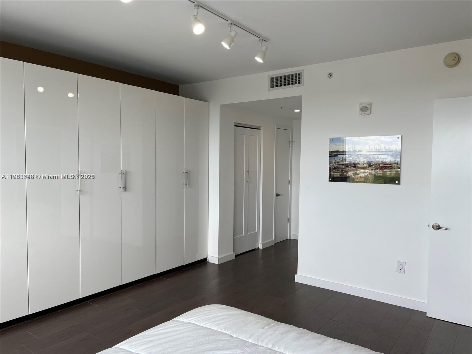 MIDBLOCK MIAMI CONDO - Residential