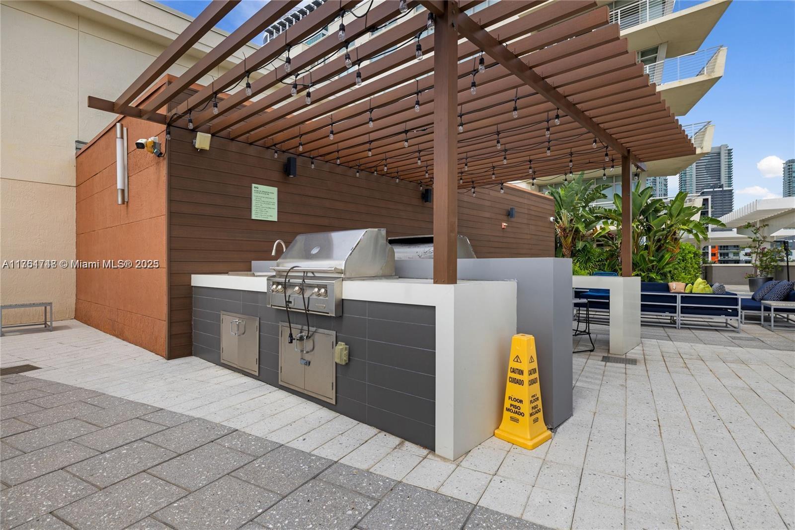 MIDBLOCK MIAMI CONDO - Residential