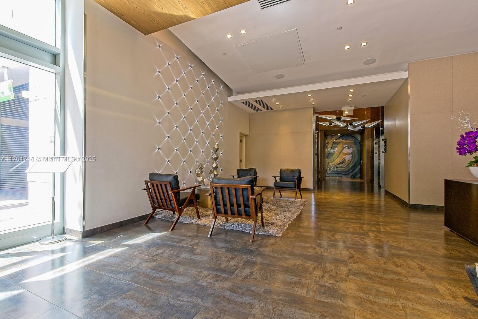 MIDBLOCK MIAMI CONDO - Residential