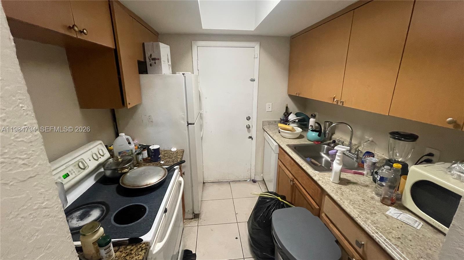 THE WHITE HOUSE CONDO - Residential