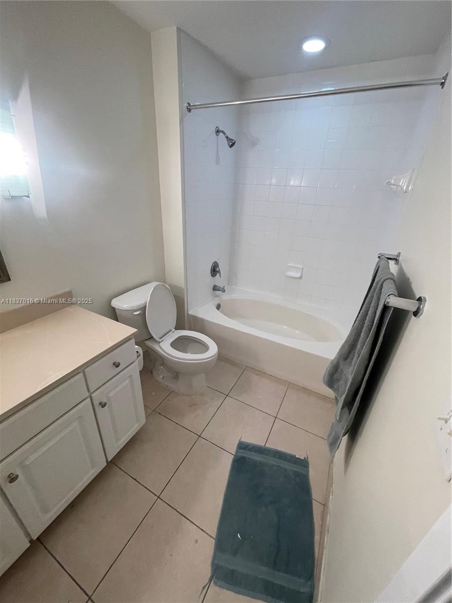 2001 Biscayne Blvd 2217