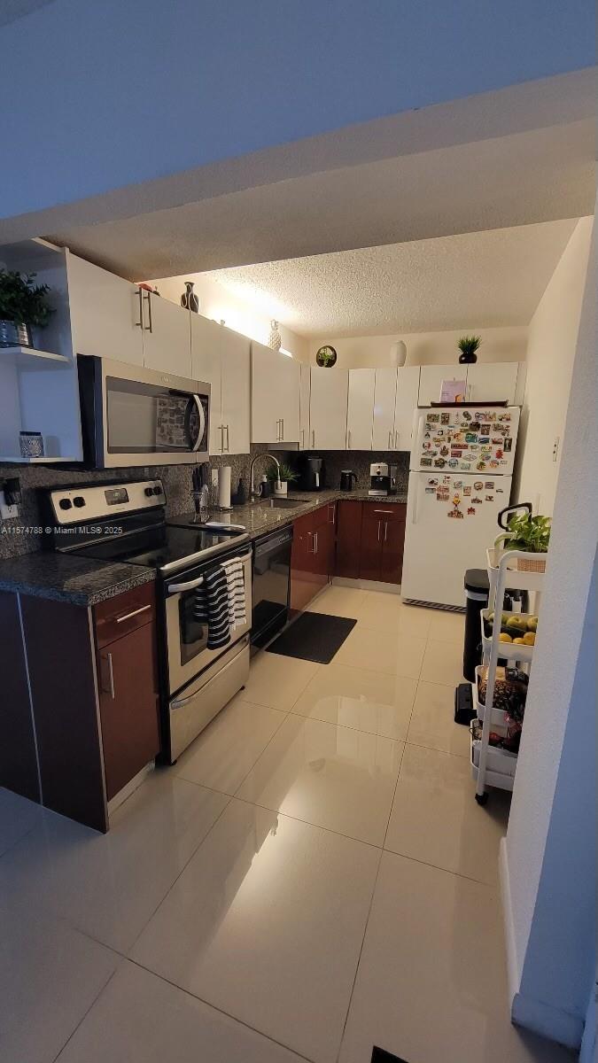 HARBOUR POINTE OF MIAMI C - Residential
