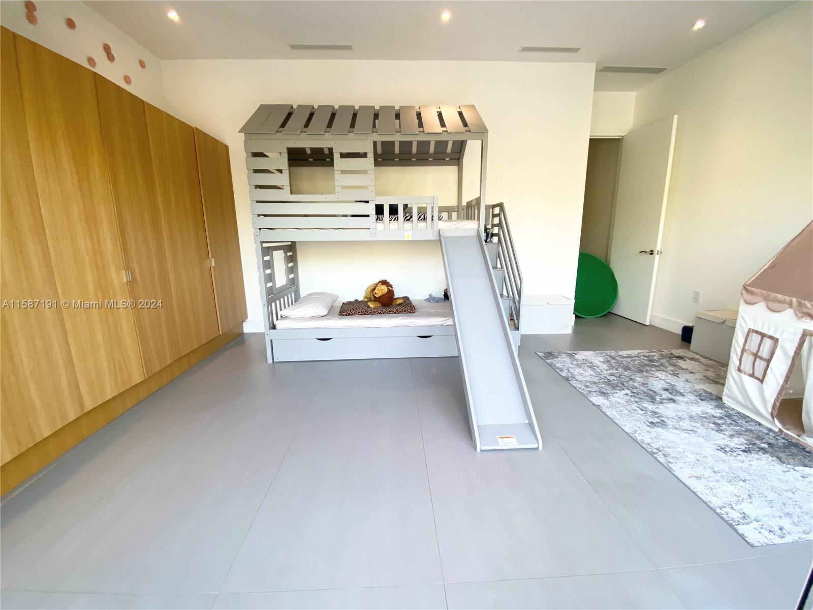 2977 BRIDGEPORT CONDO - Residential