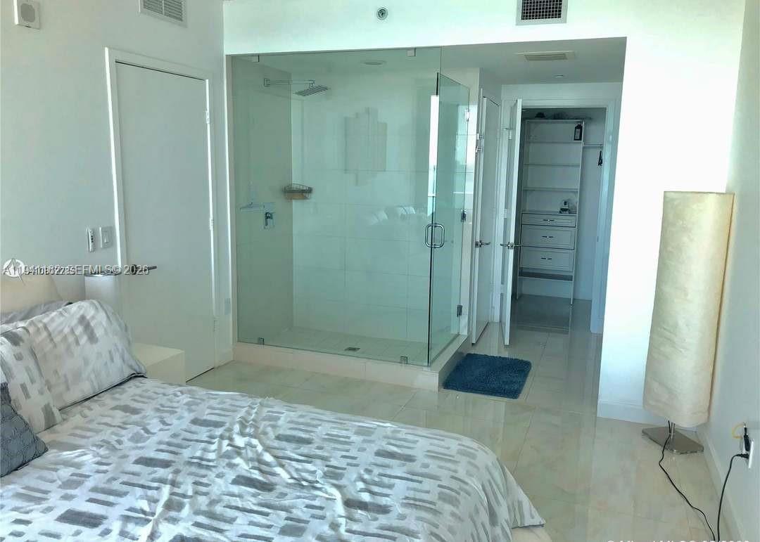 ICON BAY CONDO - Residential