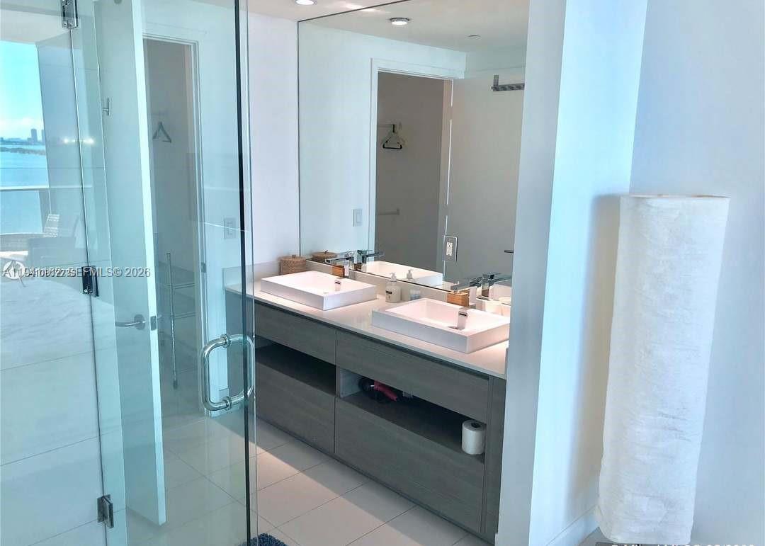 ICON BAY CONDO - Residential