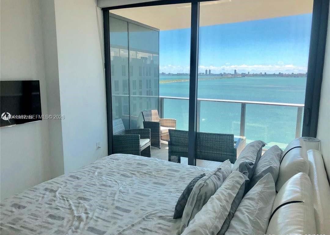 ICON BAY CONDO - Residential