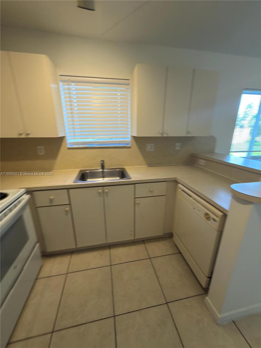 MONTEREY AT MALIBU BAY CO - Residential Lease