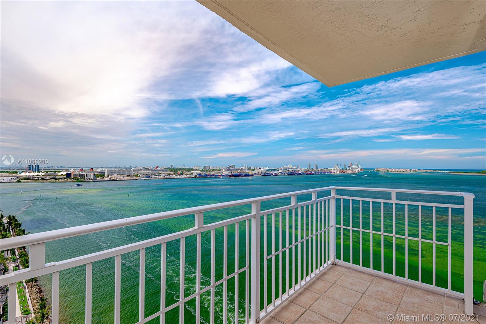 Amazing Penthouse Corner unit with gorgeous un blocked water views. Ceramic floor through the apartment, open kitchen, stainless steel appliance. Split floor plan. 2 assigned parking space. Luxury ISOLA CONDO located in the private enclave of Brickell Key Island nestled in Miami's elite cosmopolitan Financial District.