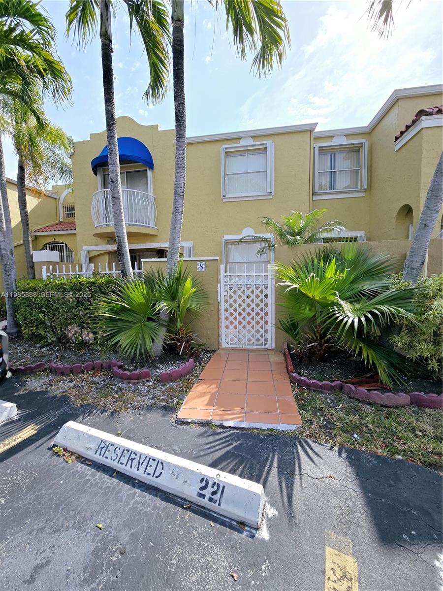 GABLES I TOWNHOMES CONDO - Residential Lease