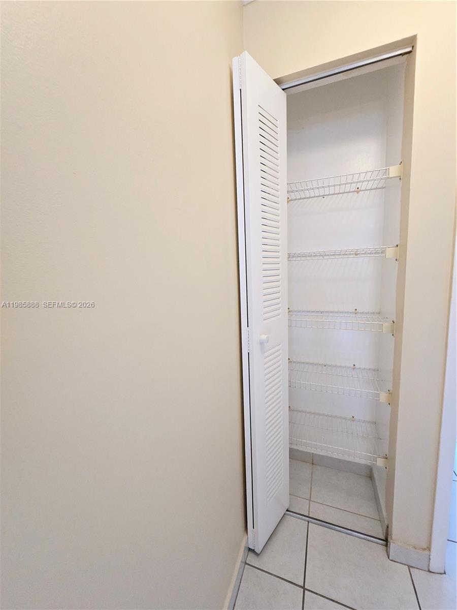 GABLES I TOWNHOMES CONDO - Residential Lease