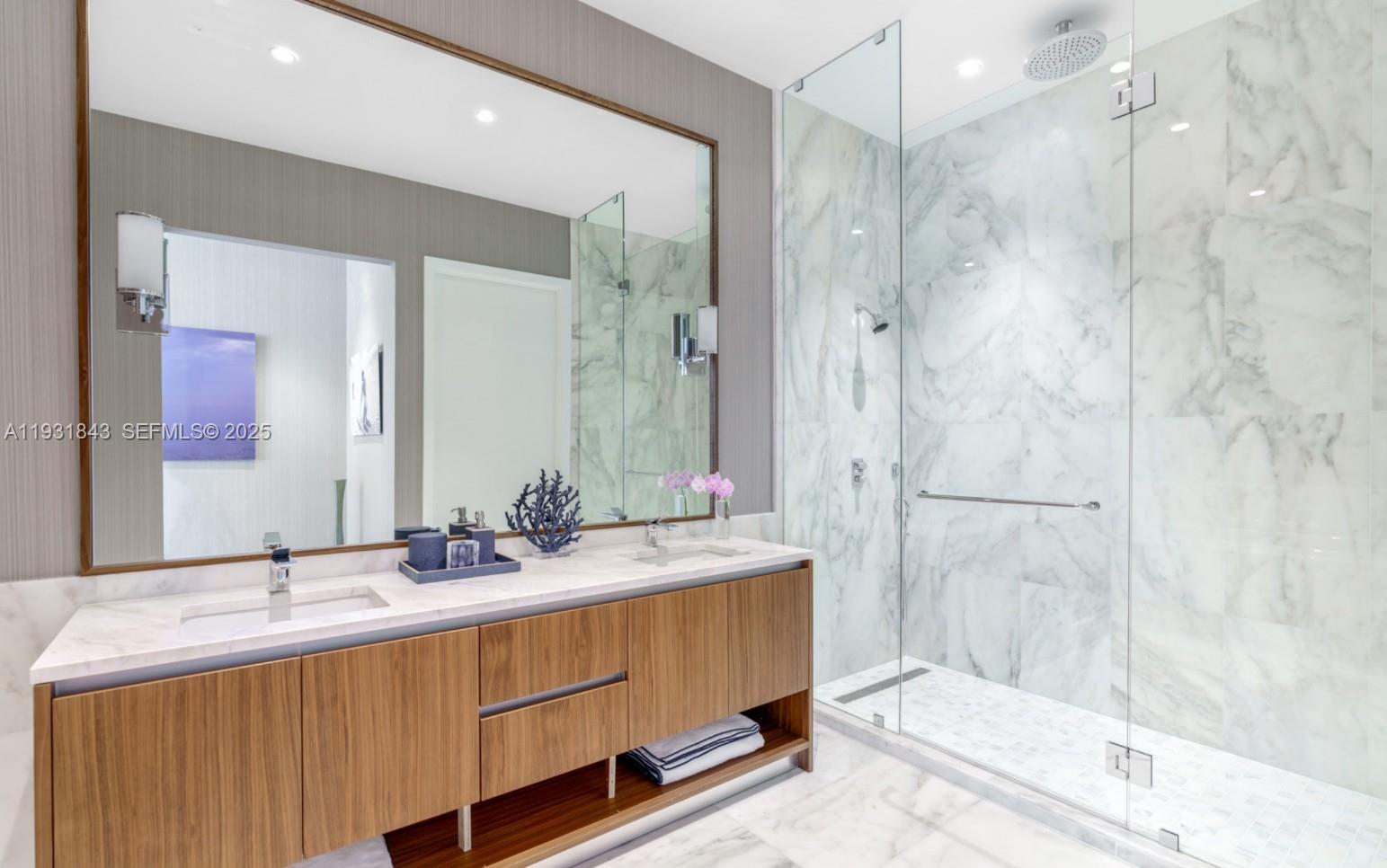 Una Residences - Residential