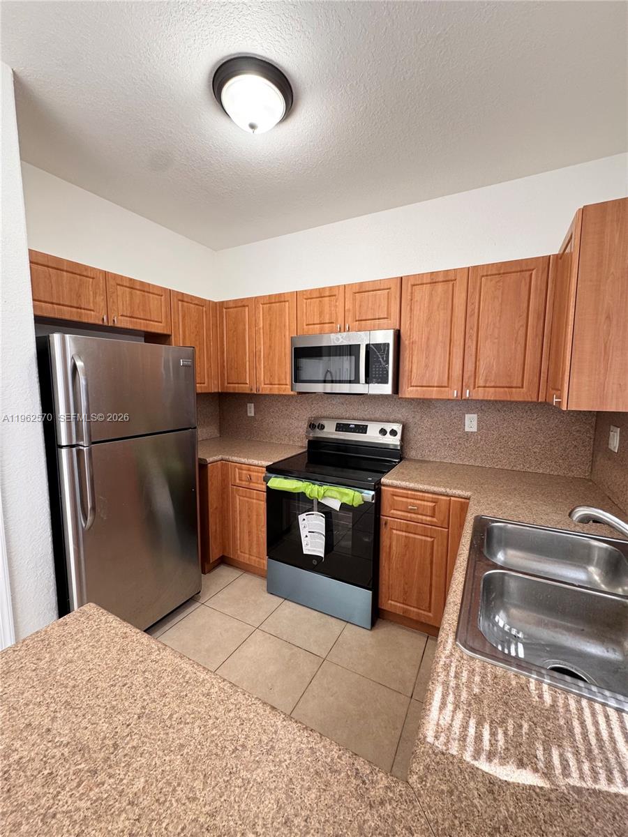 SHOMA TOWNHOMES AT KEYSCO - Residential Lease