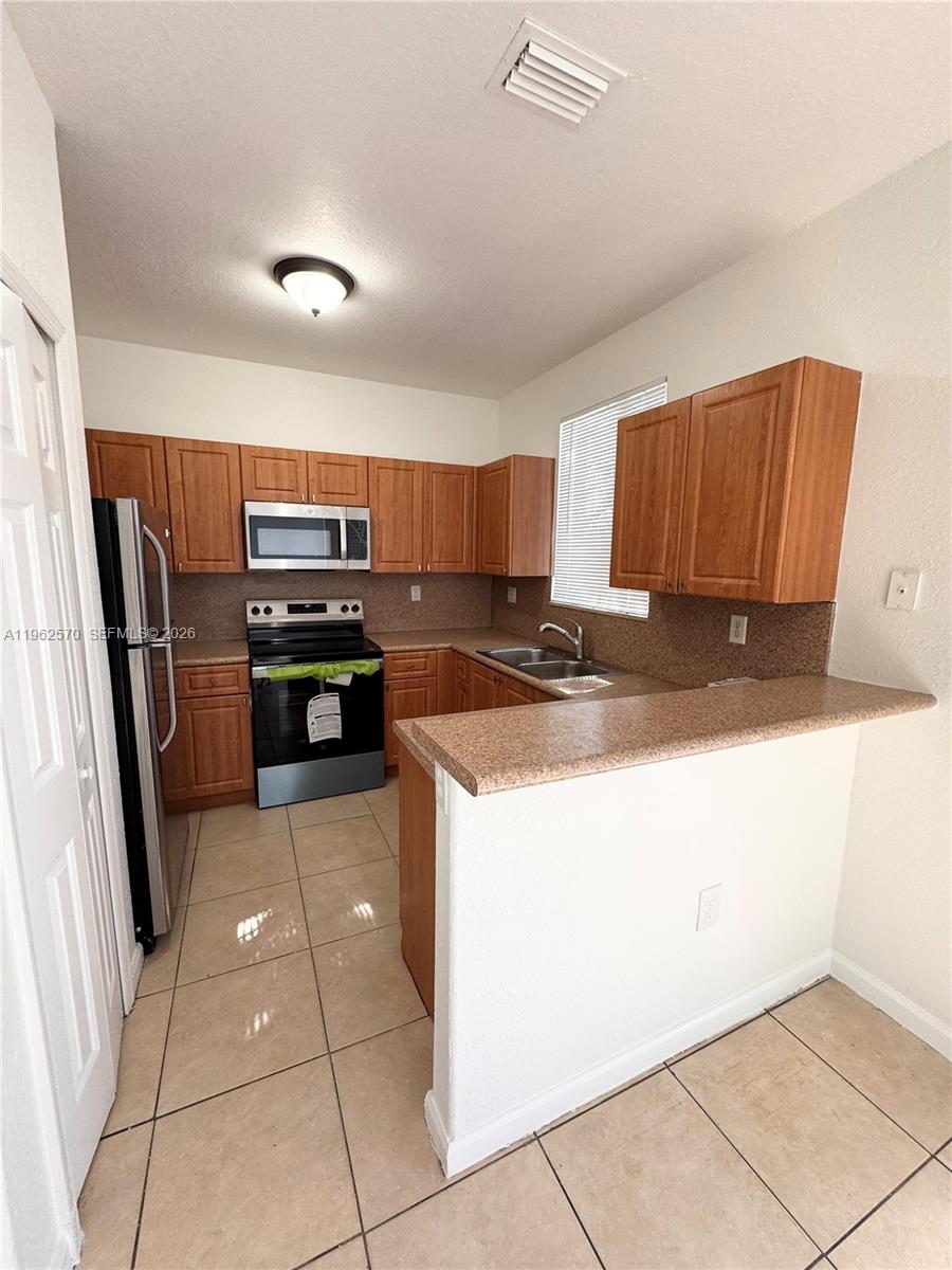 SHOMA TOWNHOMES AT KEYSCO - Residential Lease