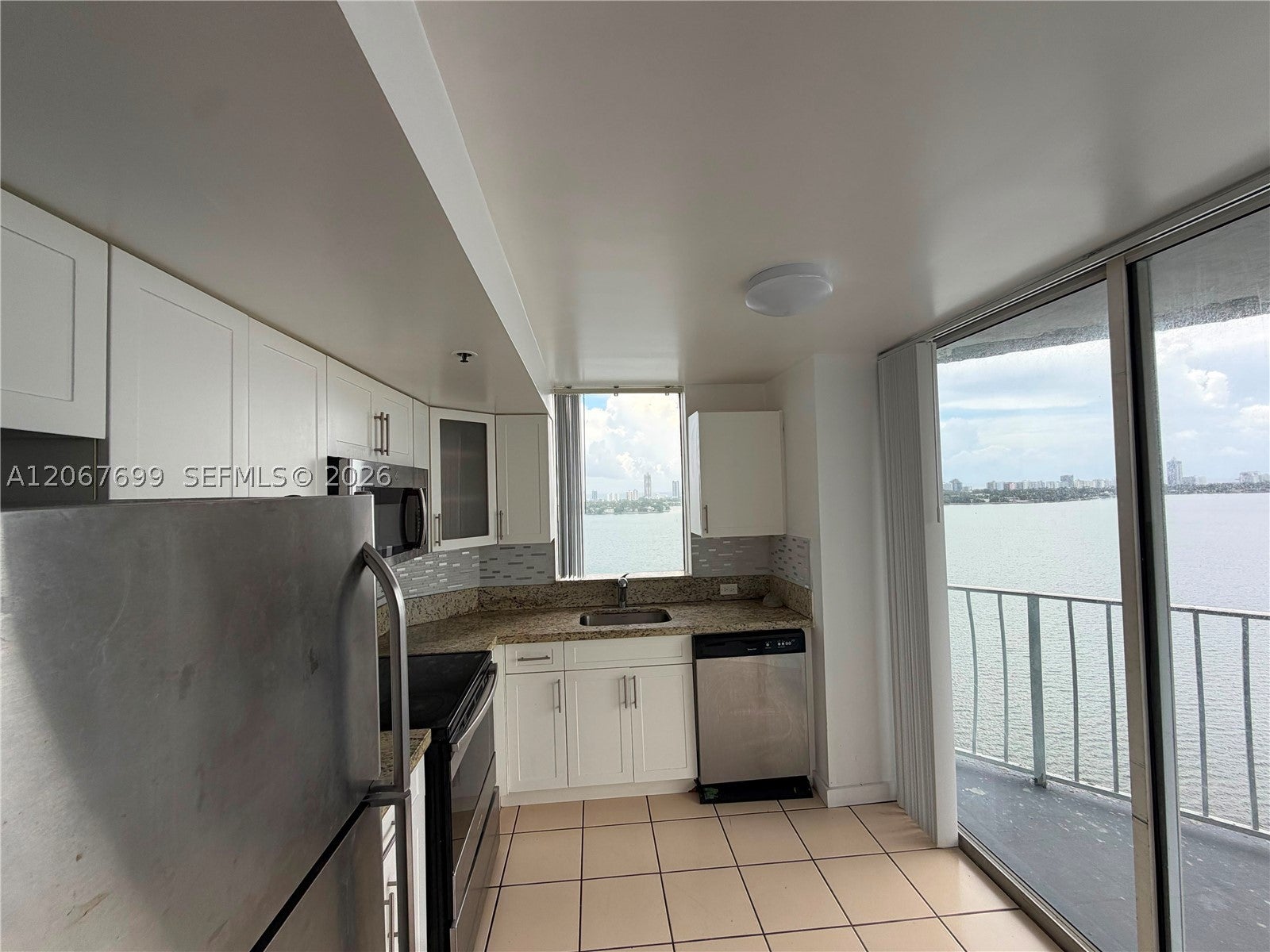 7601 E Treasure Dr 2220