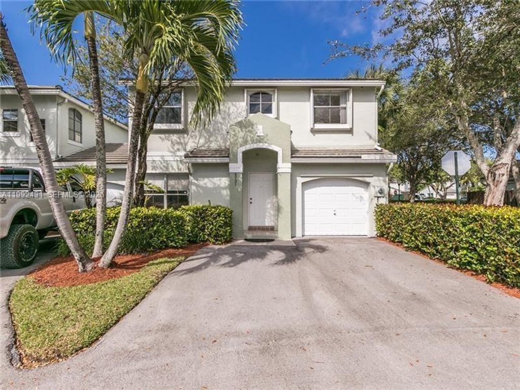 Photo of 4731 Grapevine Way, Davie, FL 33331 (MLS # A11992431)