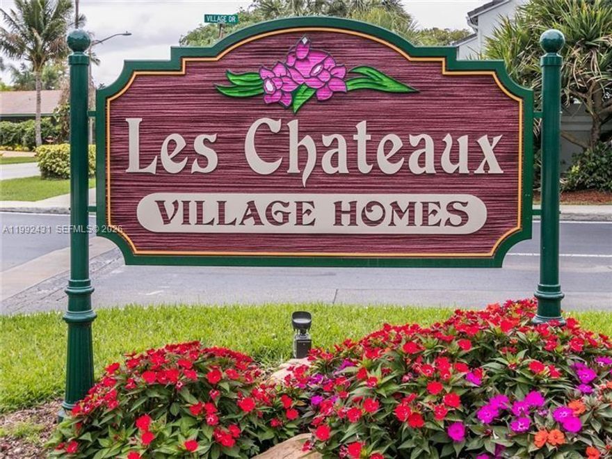 End unit Townhouse in great condition. Natural light pours in through plenty of windows. Accordion shutters & hurricane garage door with electric opener. Tiled floors downstairs. Wood floors upstairs. A large screened patio with tile flooring off the family room. Completely fenced in yard. Will make a great home. 

PLEASE USE CLOUD TITLE FOR CLOSING. TITLE SEARCH HAS BEEN DONE. SEE DOCUMENTS FOR CLOSING ESTIMATE.