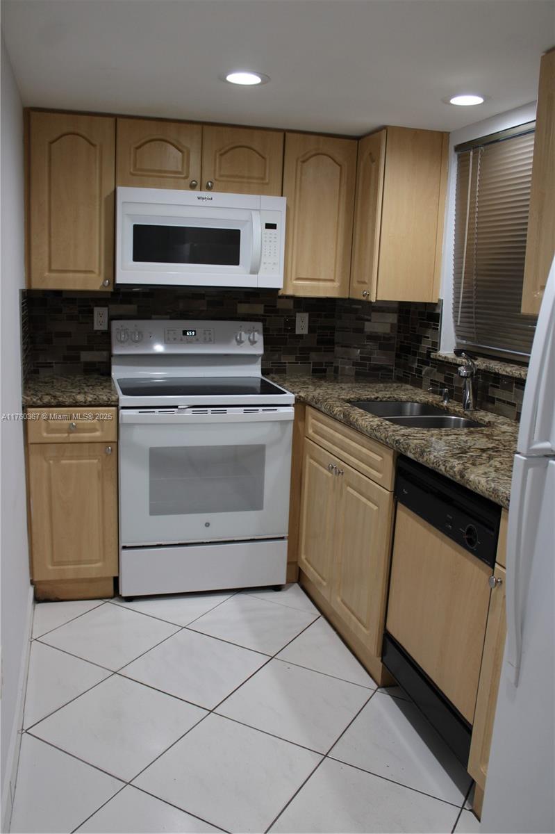 PINESIDE CONDO NO 1 - Residential