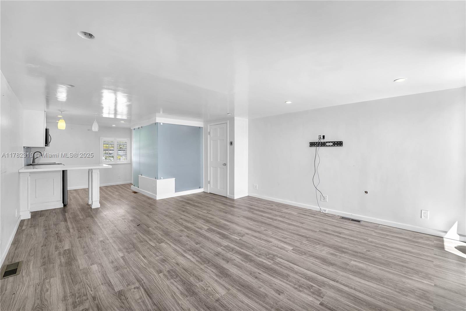 VENETIAN ISLES 3RD SEC - Residential Lease