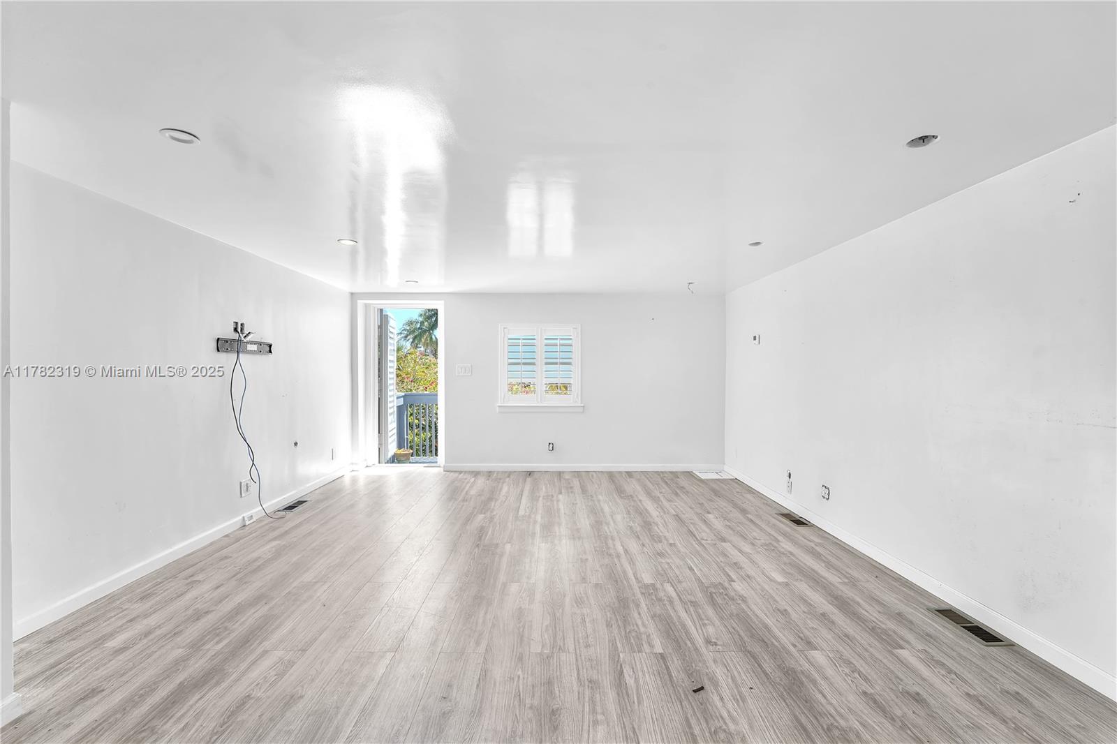 VENETIAN ISLES 3RD SEC - Residential Lease